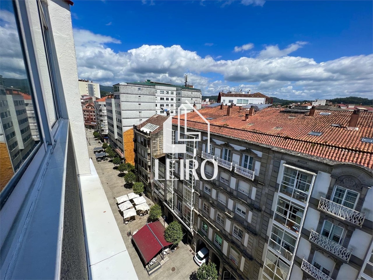 Piso 4 dormitorios con Terraza en Calle Peatonal Vilagarcía