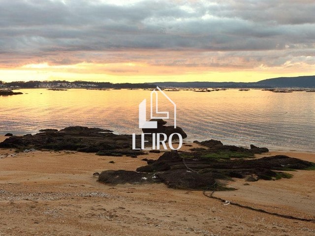 Casa  A Rematar con Vistas al Mar en la Playa - Vilanova de Arousa