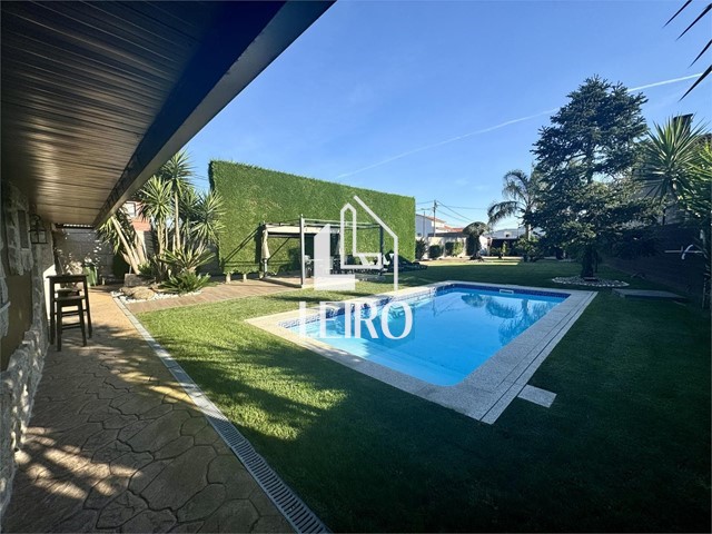 Casa  en Planta Baja con Piscina - Alquiler Temporada Escolar  - Vilagarcía de Arousa