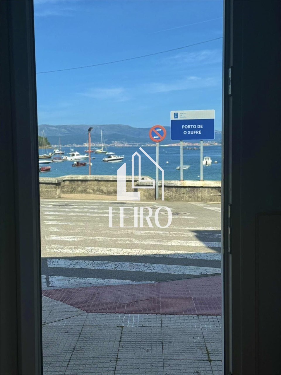 Foto 10 Casa en Primera Línea de Mar con Bajo con Apartamento Independiente en  A Illa de Arousa