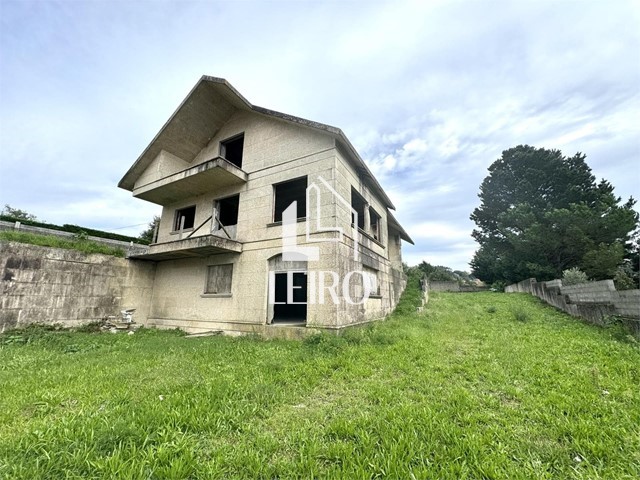 Chalet de Piedra  en Estructura con Proyecto y Licencia - Vilagarcía de Arousa